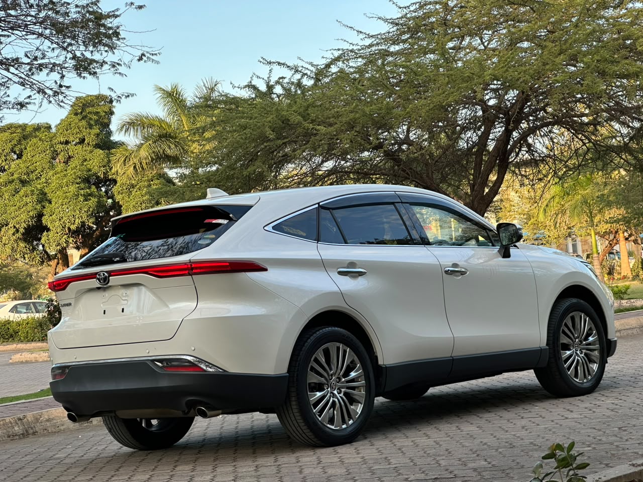 Toyota Harrier thumbnail 8